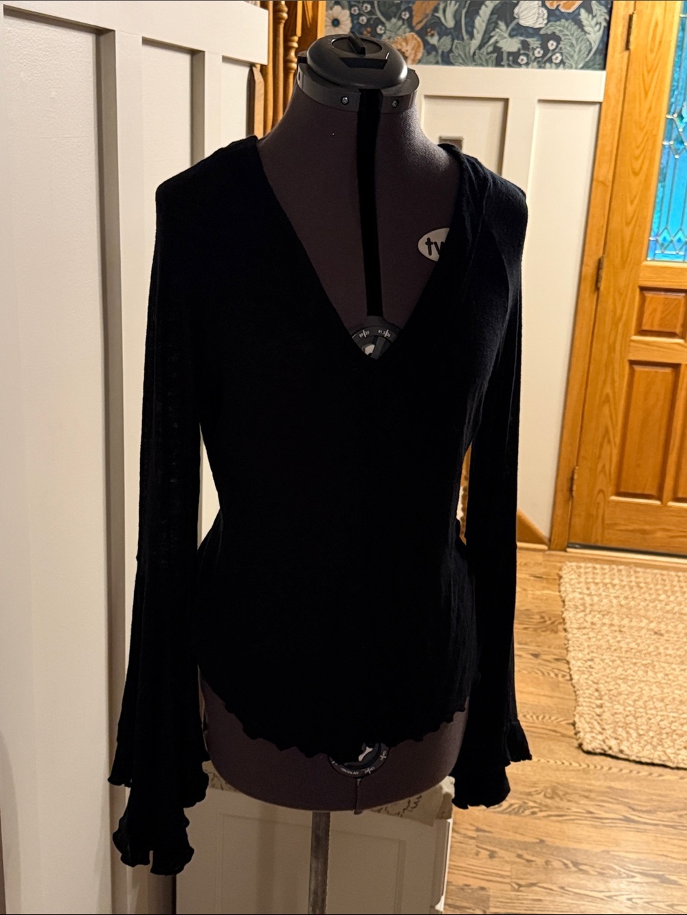 Women's Black V-Neck Long Sleeve Top